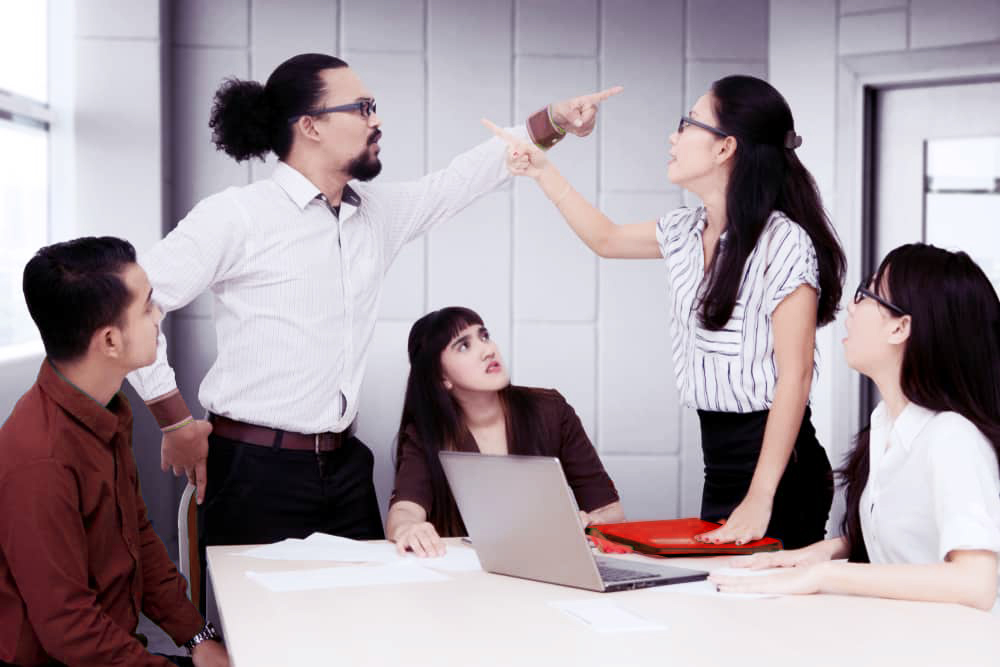 Jangan Mudah Emosi, Ini Cara Profesional Menghadapi Rekan Kerja yang Narsistik