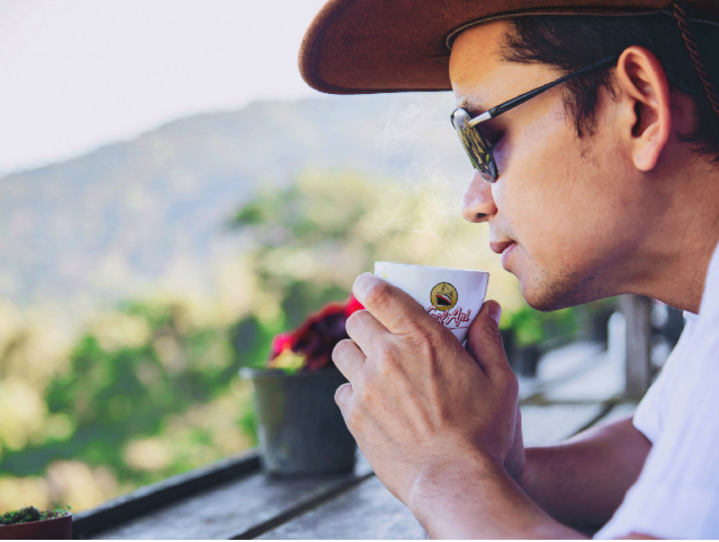 Ternyata, Ekspresi Puas Sambil Mengucap ‘Ahhh’ Setelah Minum Kopi Bisa Ungkap Karakter Unik Kamu