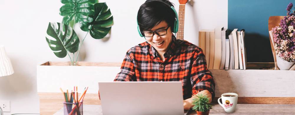 10 Lagu yang Bikin Semangat Lagi di Tengah Tumpukan Deadline