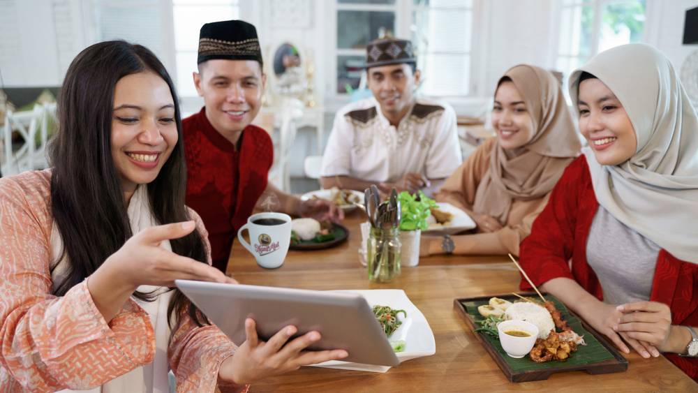 Tradisi Unik Bulan Ramadan di Indonesia, Mulai dari Munggahan Hingga Berburu Promo